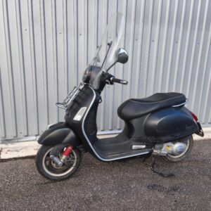 Vespa GTS 300 (2013) SUPER, kufr, plexi, 27 tis.km