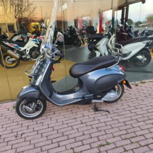 Vespa Primavera 125 3V ABS Touring (2023) Nová, 9000 km