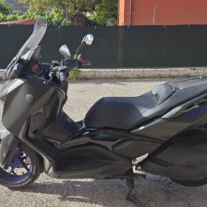 Yamaha X-Max 300 (2025) 9 tis.km, NOVÝ