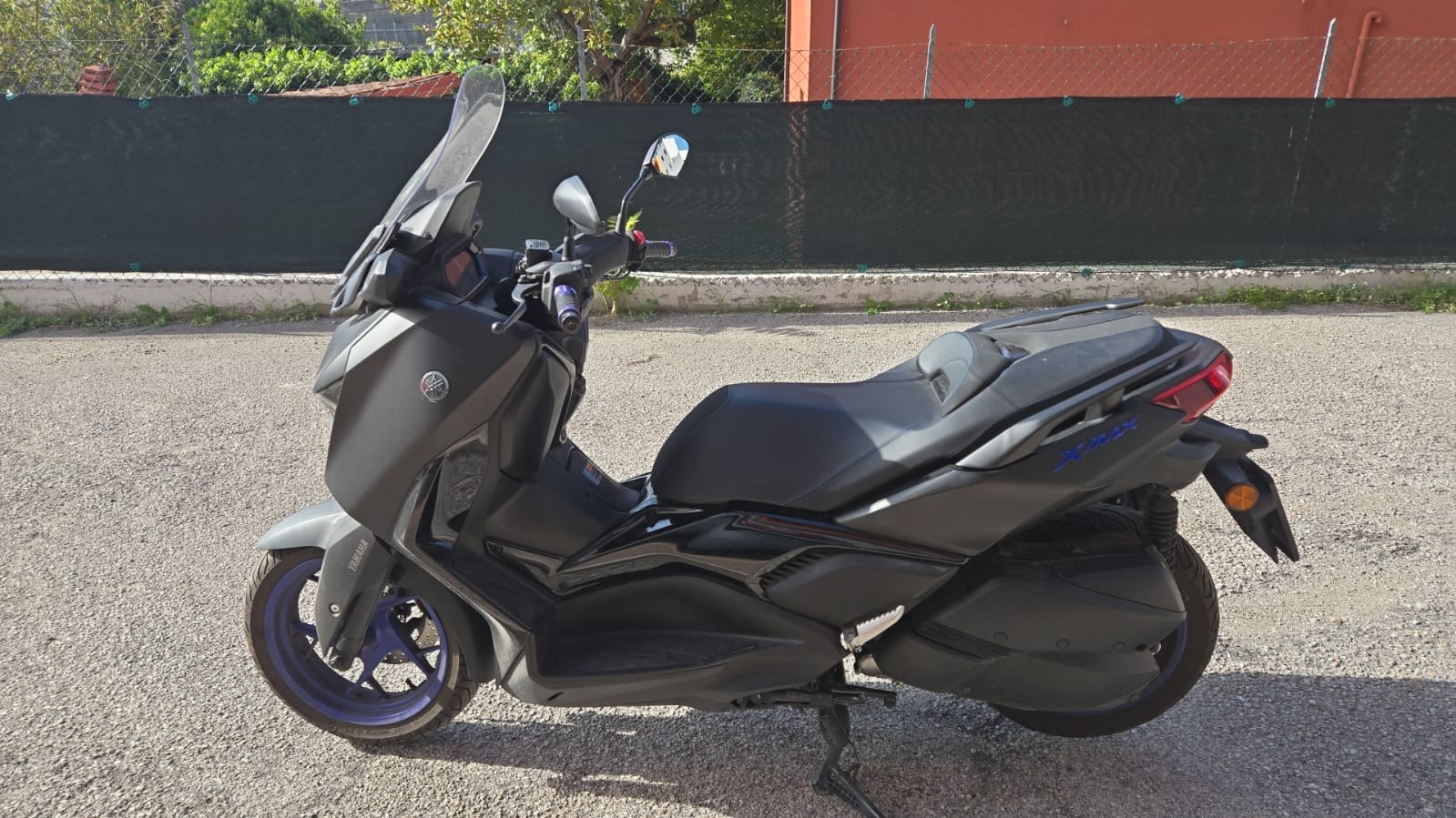 Yamaha X-Max 300 (2025) 9 tis.km, NOVÝ