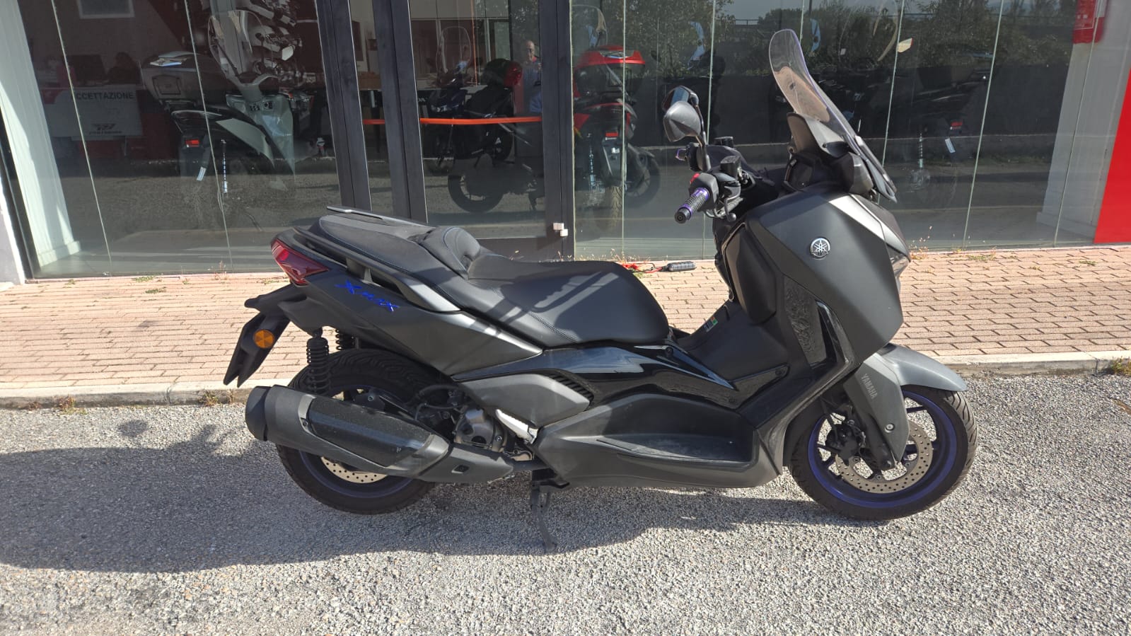 Yamaha X-Max 300 (2025) 9 tis.km, NOVÝ - Obrázek 2