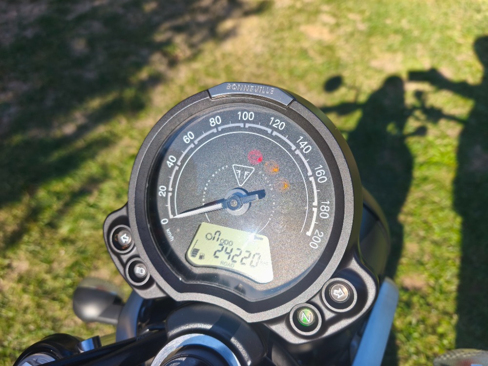 Triumph Street Twin 900 (2021) nádherný - Obrázek 3