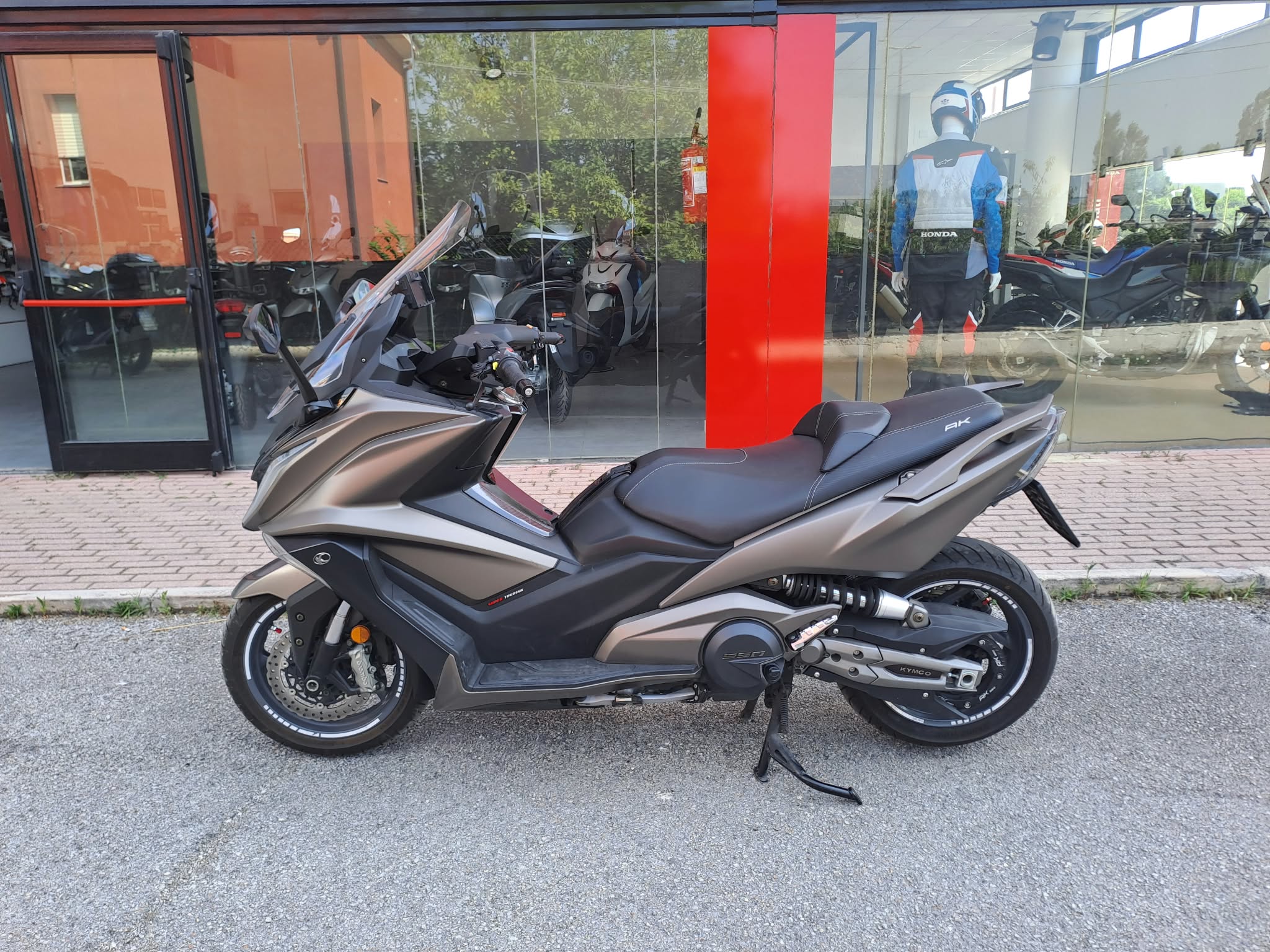 Kymco AK 550i ABS (2021) TOP stav, 11 tis.km