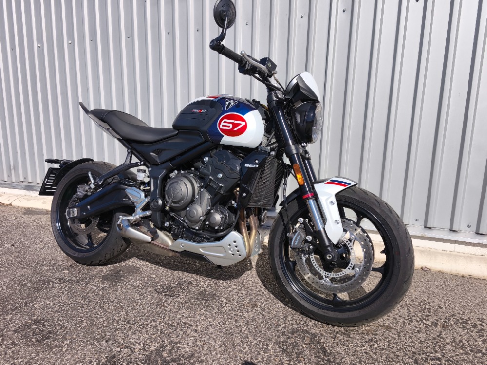 Triumph Trident 660 Triple Tribute (2024) TOP - Obrázek 2