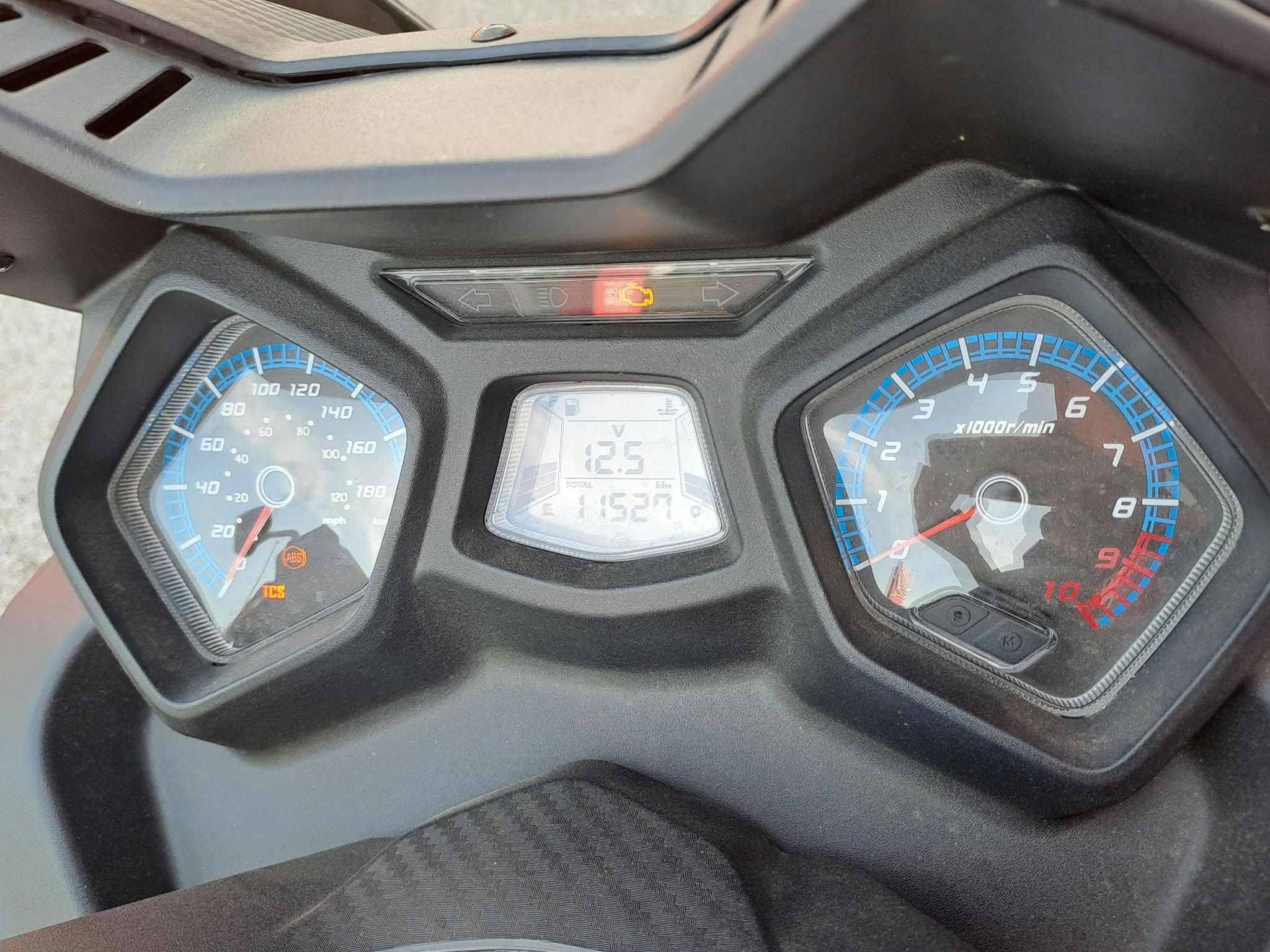 Kymco AK 550i ABS (2021) TOP stav, 11 tis.km - Obrázek 3